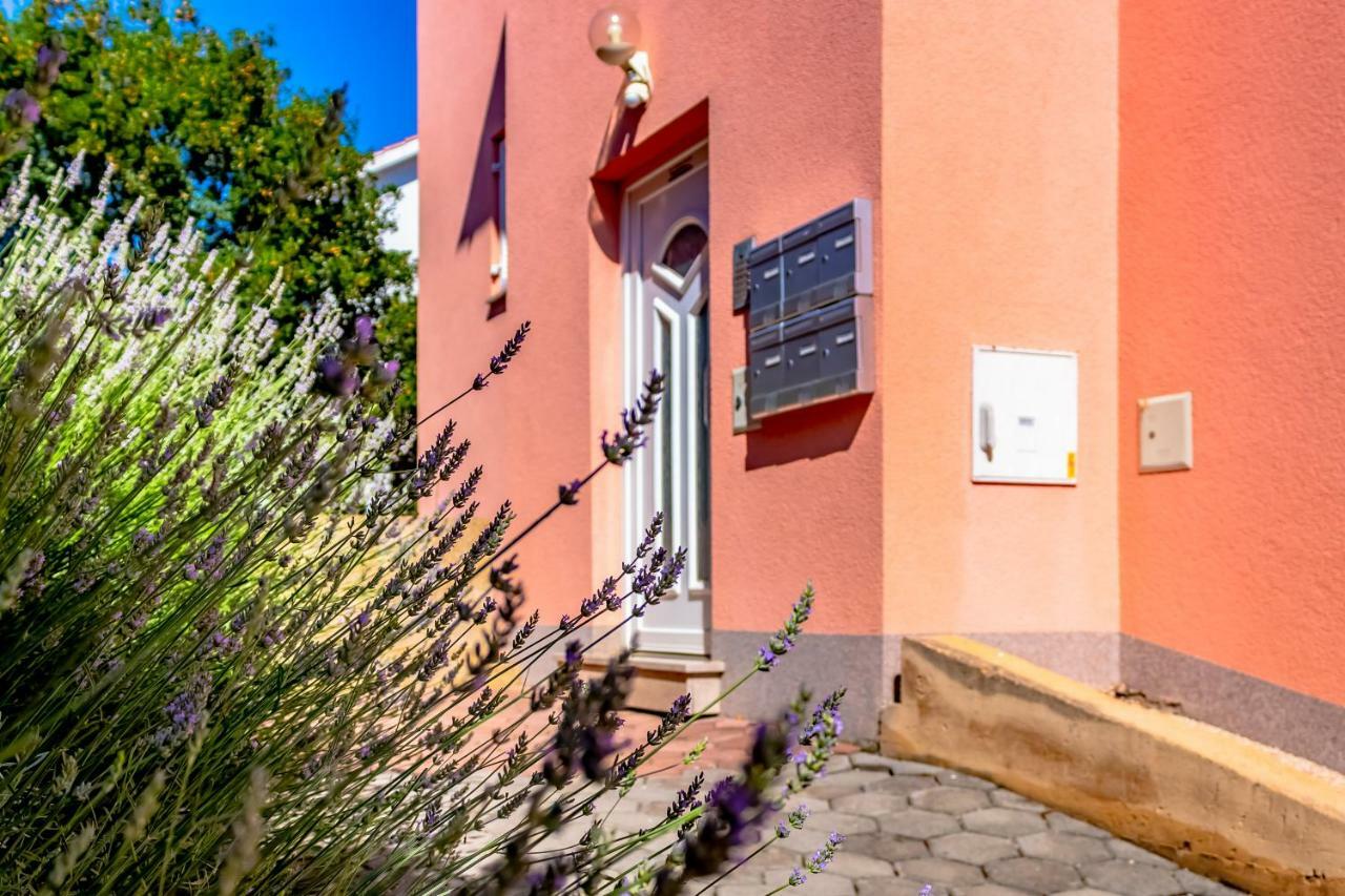 Abby Kornić Exterior foto